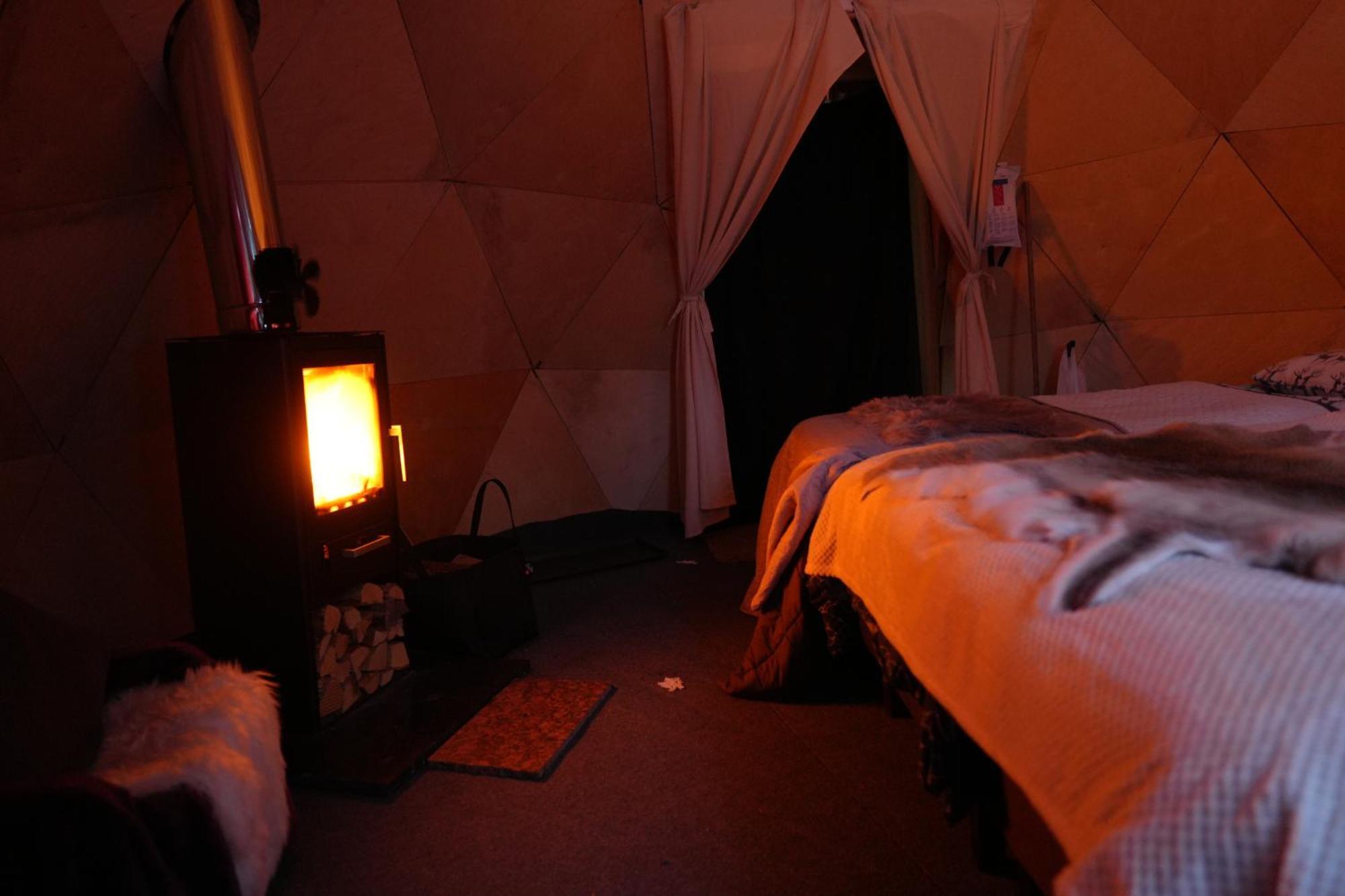 Aurora Igloo Fireplace-Heated Tents In A Secret Forest With Private Jacuzzi And Shared Sauna Bathroom And Dog Friendly Rovaniemi Exterior photo