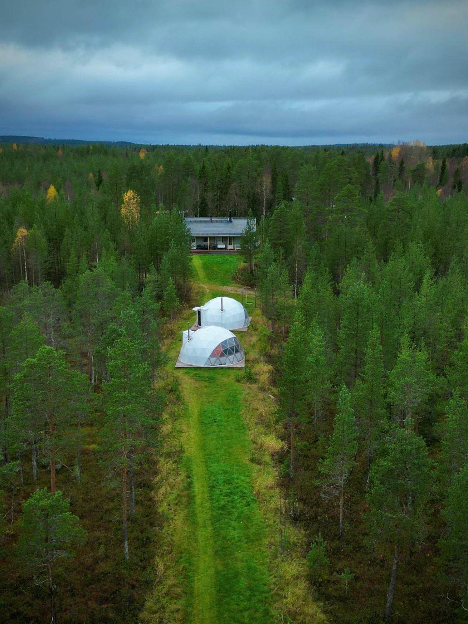 Aurora Igloo Fireplace-Heated Tents In A Secret Forest With Private Jacuzzi And Shared Sauna Bathroom And Dog Friendly Rovaniemi Exterior photo