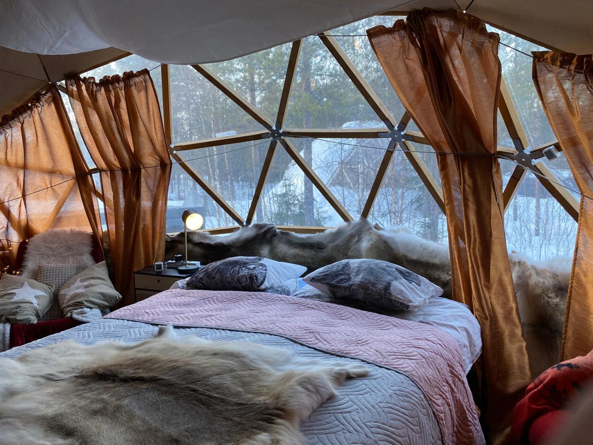 Aurora Igloo Fireplace-Heated Tents In A Secret Forest With Private Jacuzzi And Shared Sauna Bathroom And Dog Friendly Rovaniemi Exterior photo